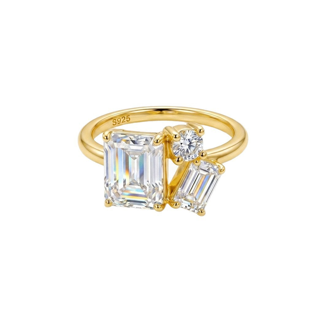 The Margot ring in gold